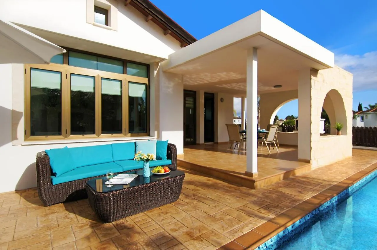 Villa Merry Ajía Nápa Ciprus